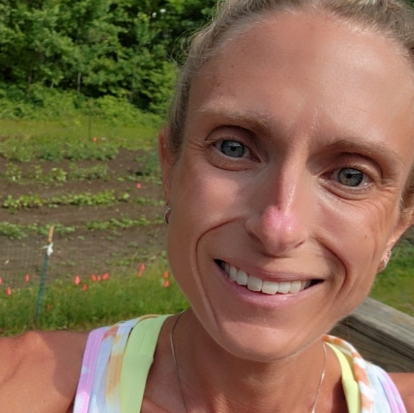 Meet your Posher, Crystal - Picture 1 of 2